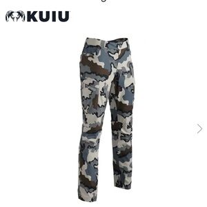 Kuiu women’s Tiburon lightweight camo hunting field pants 4 like new!